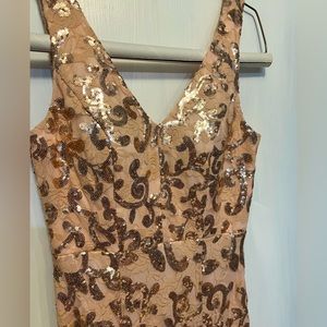 City Triangles sz 7 Gorgeous Rose Gold sequined prom stretch dress